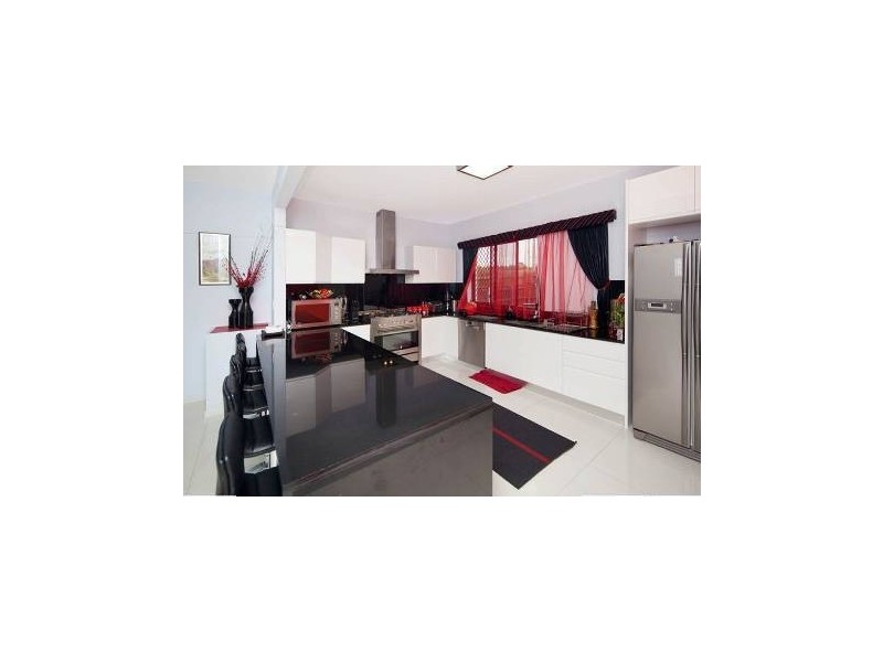 6 Hernandia Place, Mackenzie QLD 4156