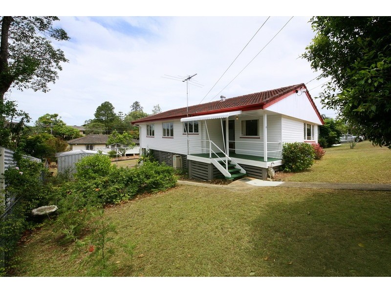 32 Arura Street, Mansfield QLD 4122