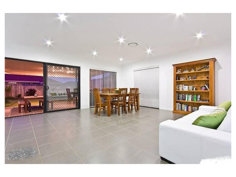 5 Alexander  Close, Mackenzie QLD 4156