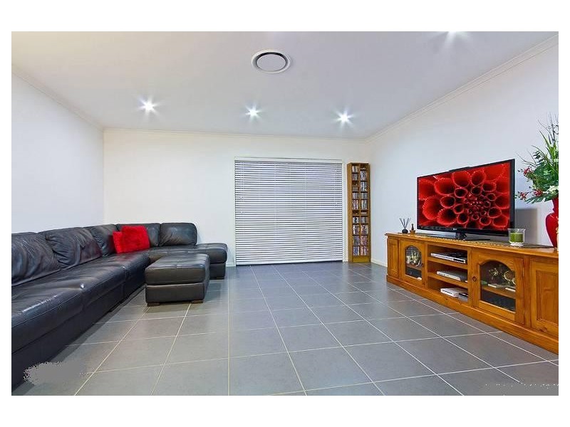 5 Alexander  Close, Mackenzie QLD 4156