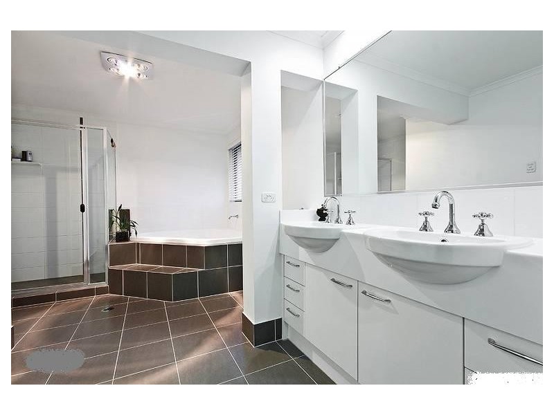 5 Alexander  Close, Mackenzie QLD 4156