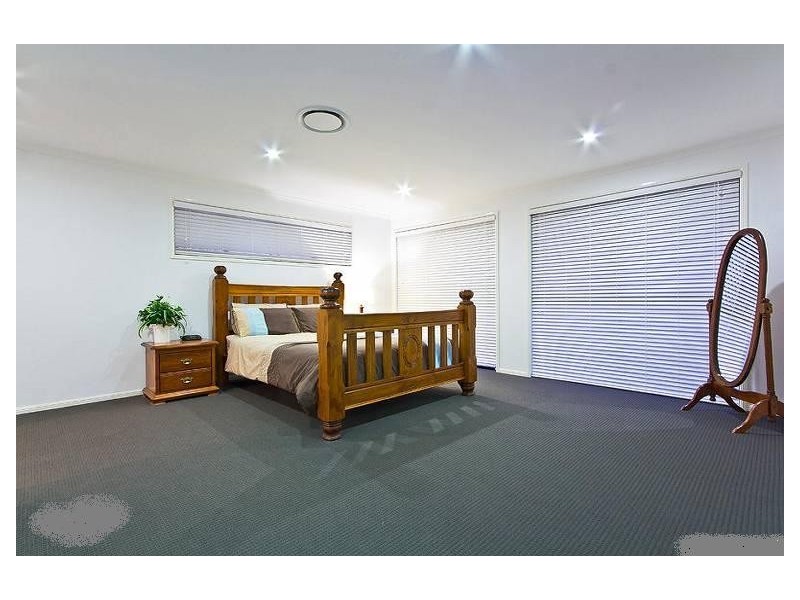 5 Alexander  Close, Mackenzie QLD 4156