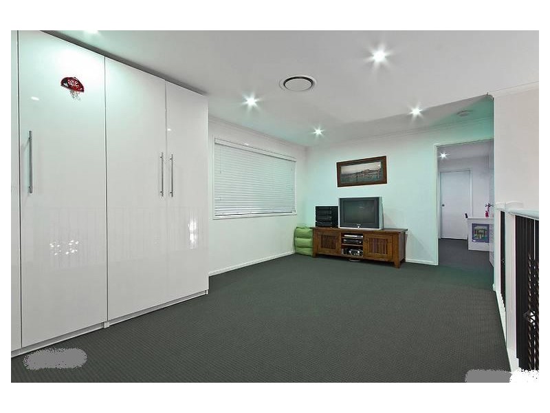 5 Alexander  Close, Mackenzie QLD 4156