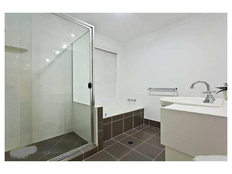 5 Alexander  Close, Mackenzie QLD 4156