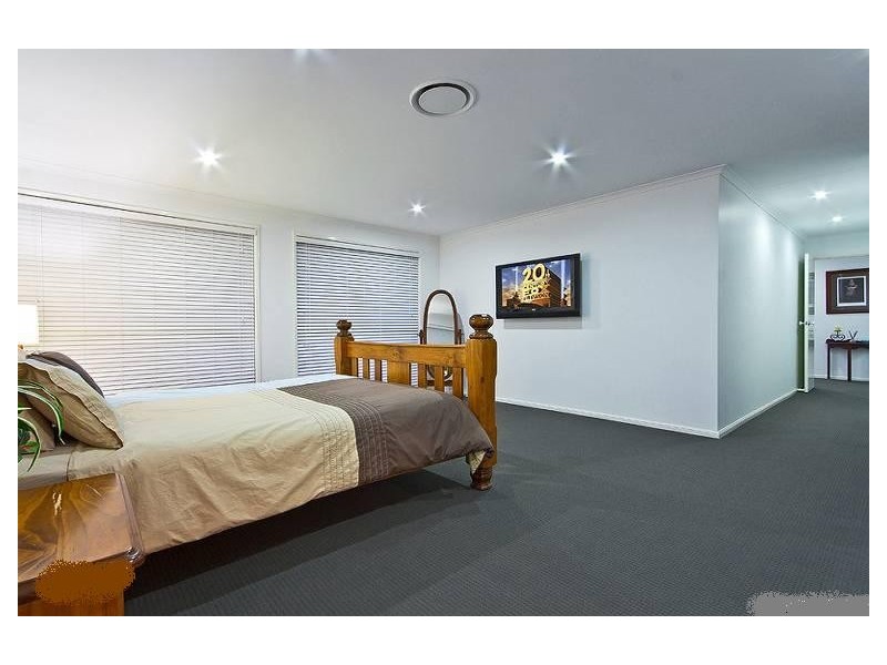 5 Alexander  Close, Mackenzie QLD 4156