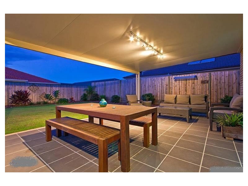 5 Alexander  Close, Mackenzie QLD 4156