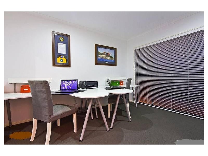 5 Alexander  Close, Mackenzie QLD 4156