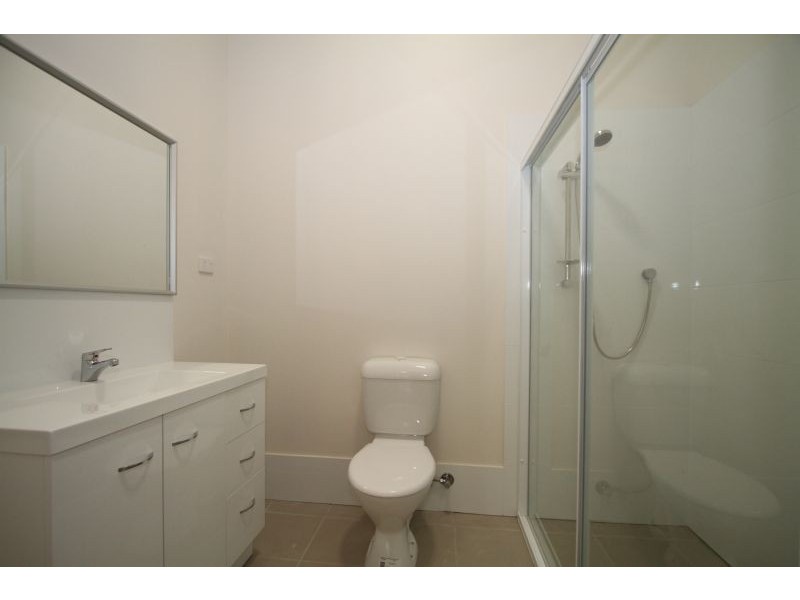 10 Fenton St, Fairfield QLD 4103