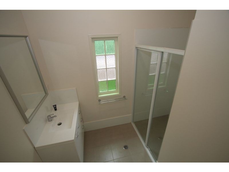 10 Fenton St, Fairfield QLD 4103