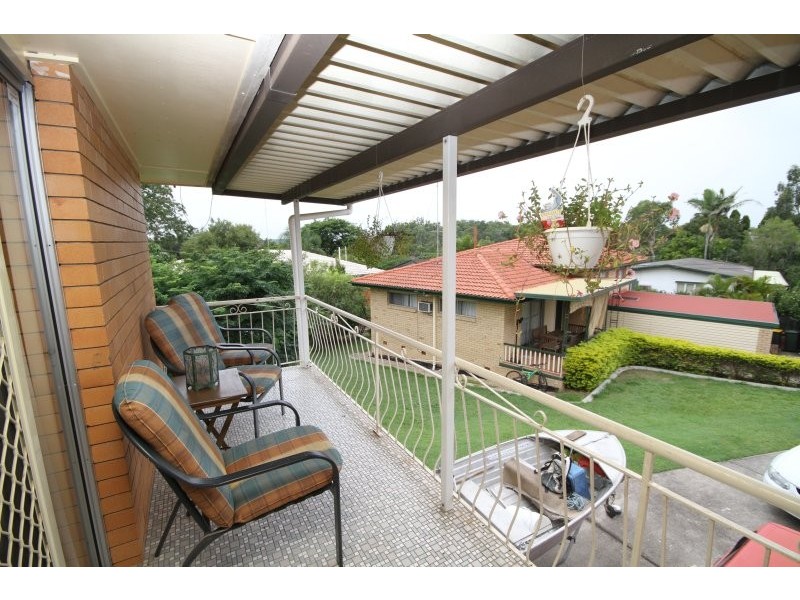 17 Hilary Street, Wishart QLD 4122