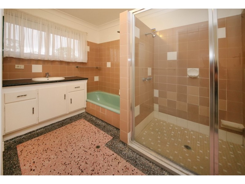 6 Dirkala Street, Mansfield QLD 4122