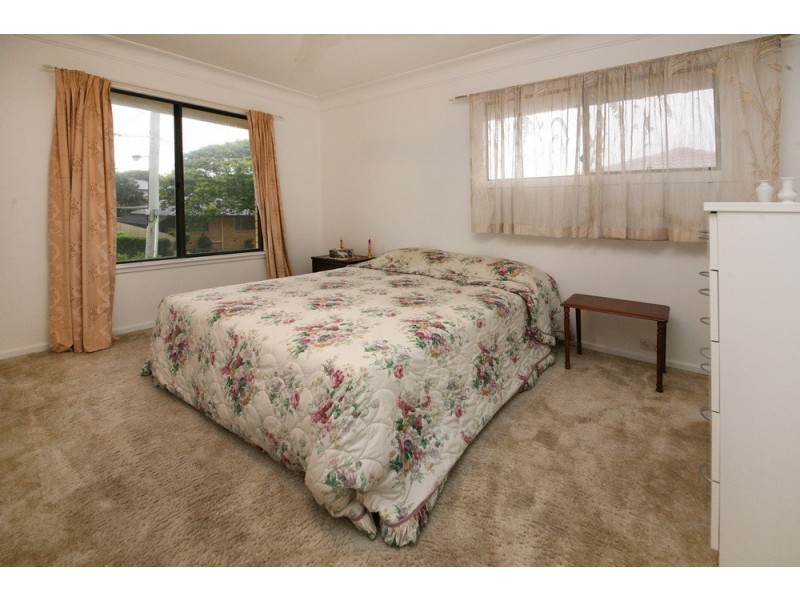 6 Dirkala Street, Mansfield QLD 4122