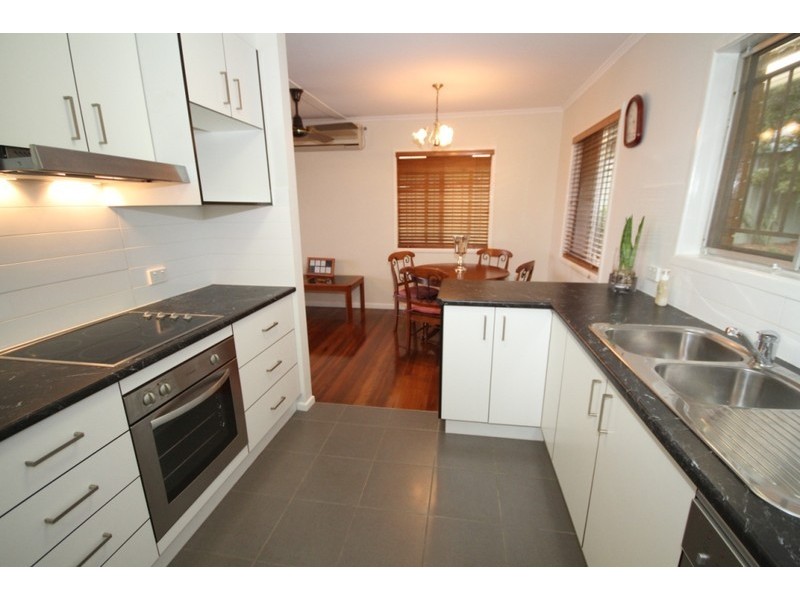 15 Kiparra Street, Mansfield QLD 4122