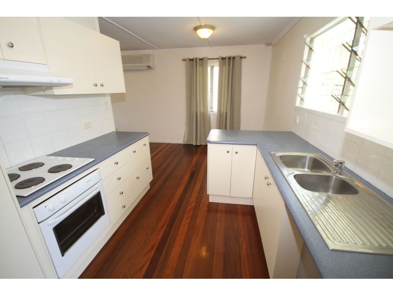 4 Casmaria Street, Mansfield QLD 4122