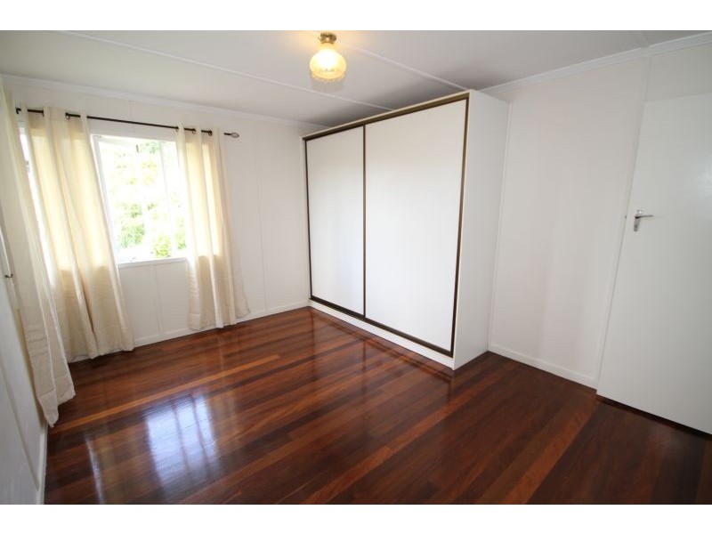 4 Casmaria Street, Mansfield QLD 4122