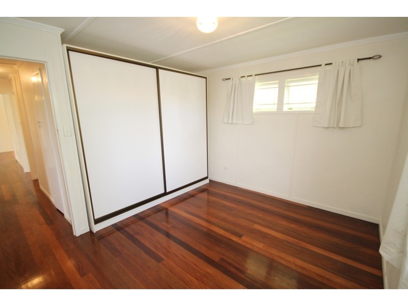 4 Casmaria Street, Mansfield QLD 4122