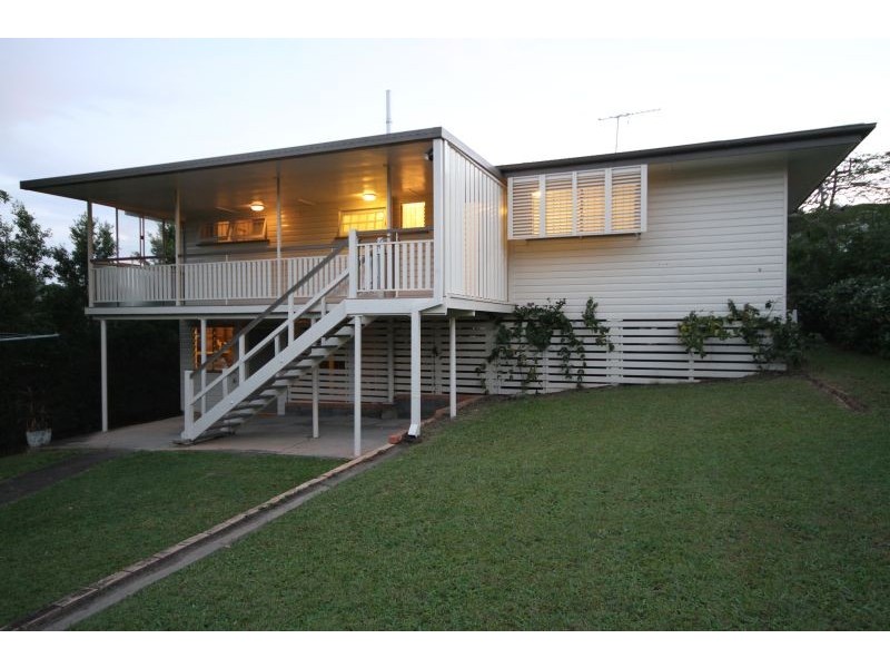 4 Casmaria Street, Mansfield QLD 4122