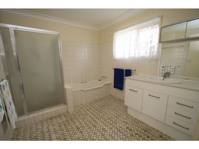 25 Mingera Street, Mansfield QLD 4122