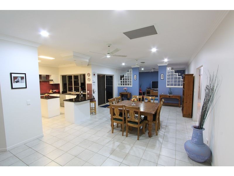 3 Mansfield Place, Mansfield QLD 4122