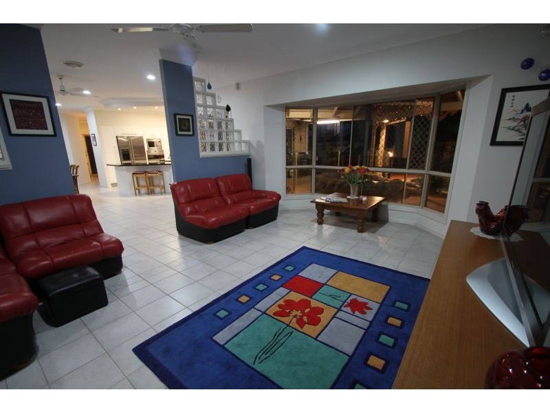 3 Mansfield Place, Mansfield QLD 4122