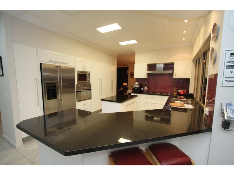 3 Mansfield Place, Mansfield QLD 4122