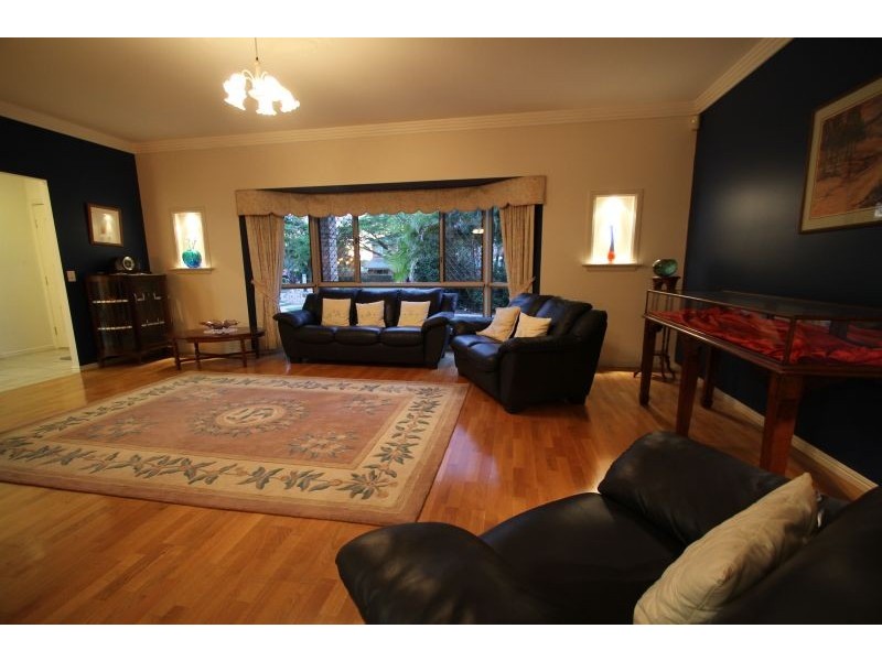 3 Mansfield Place, Mansfield QLD 4122