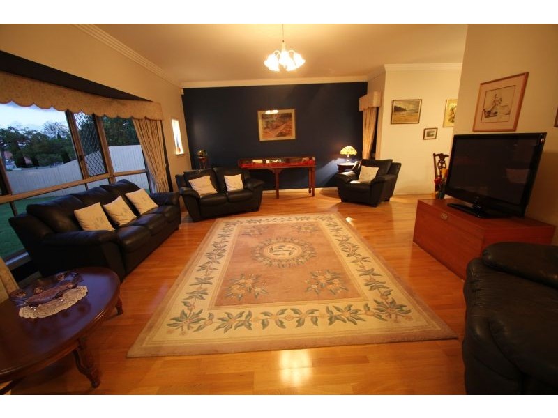 3 Mansfield Place, Mansfield QLD 4122