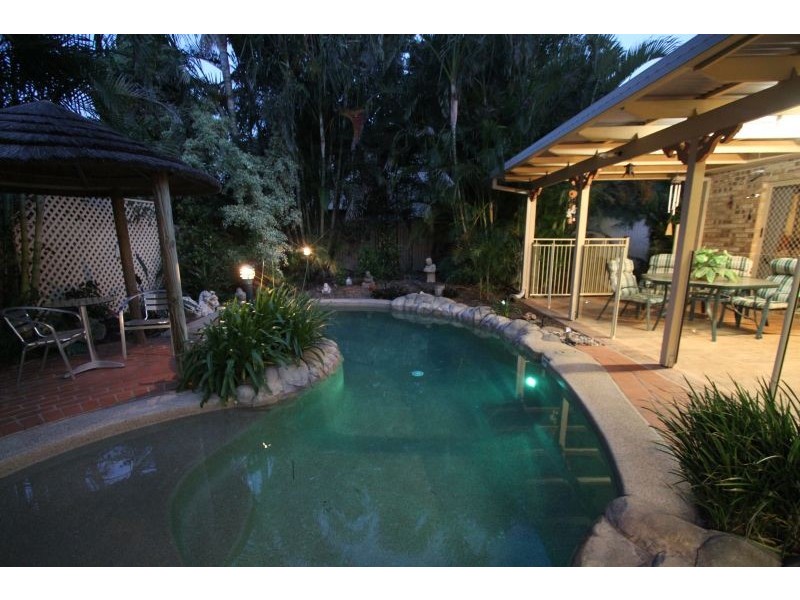 3 Mansfield Place, Mansfield QLD 4122