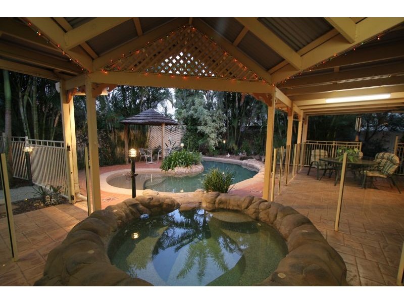 3 Mansfield Place, Mansfield QLD 4122