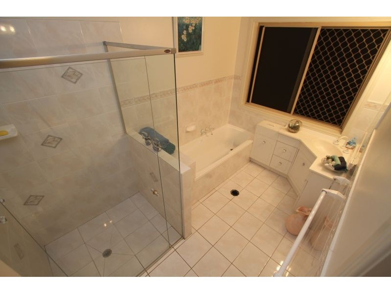 3 Mansfield Place, Mansfield QLD 4122