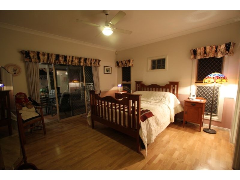 3 Mansfield Place, Mansfield QLD 4122