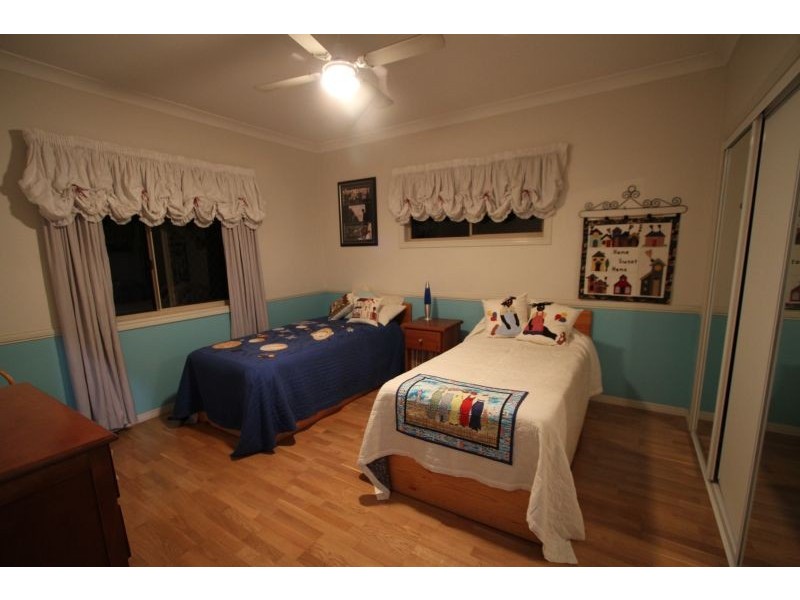 3 Mansfield Place, Mansfield QLD 4122