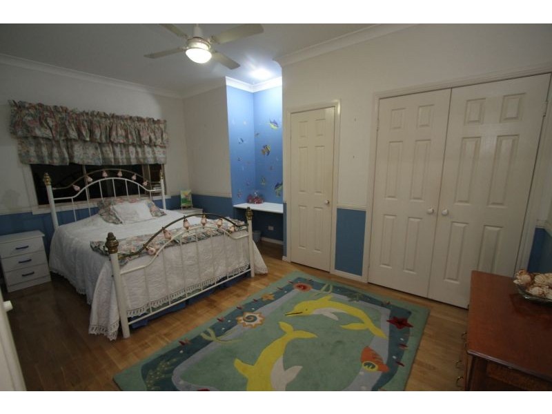 3 Mansfield Place, Mansfield QLD 4122