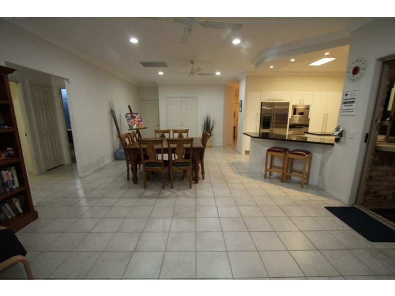 3 Mansfield Place, Mansfield QLD 4122