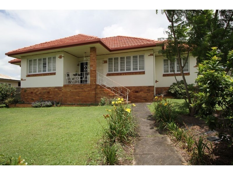 2 Hockings Street, Holland Park West QLD 4121
