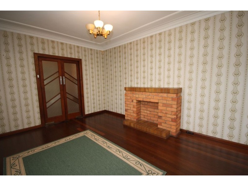 2 Hockings Street, Holland Park West QLD 4121