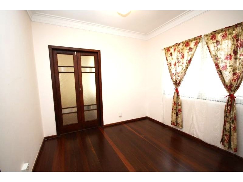 2 Hockings Street, Holland Park West QLD 4121