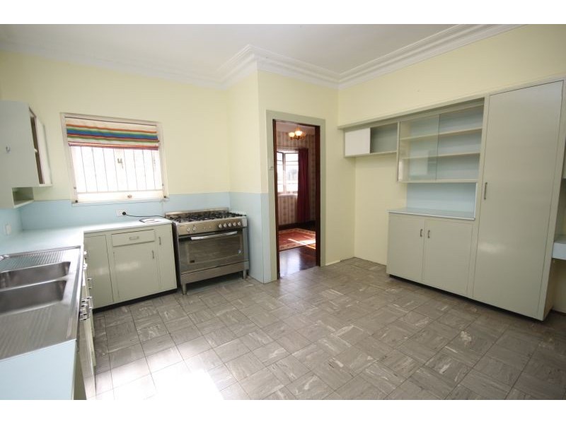 2 Hockings Street, Holland Park West QLD 4121