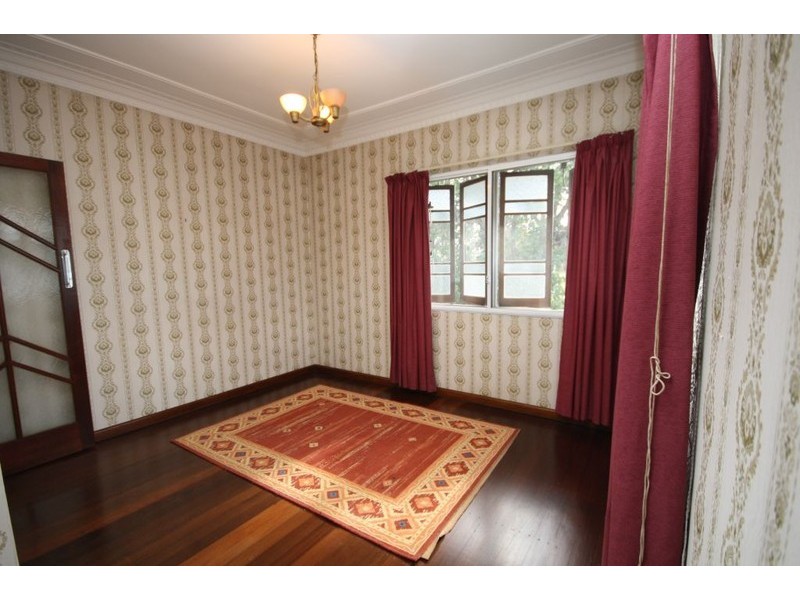 2 Hockings Street, Holland Park West QLD 4121