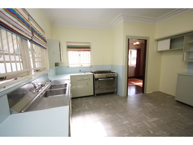 2 Hockings Street, Holland Park West QLD 4121