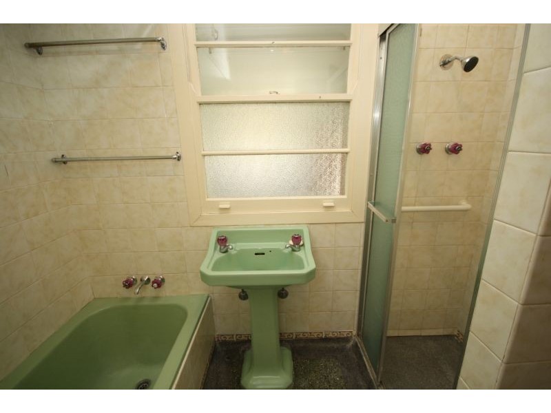 2 Hockings Street, Holland Park West QLD 4121