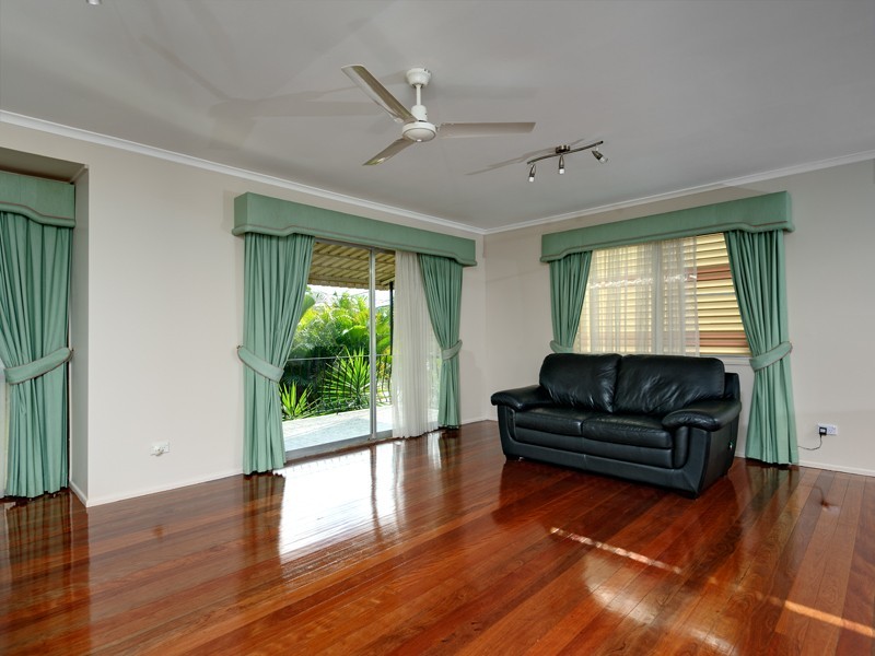 22 Miandetta, Mansfield QLD 4122