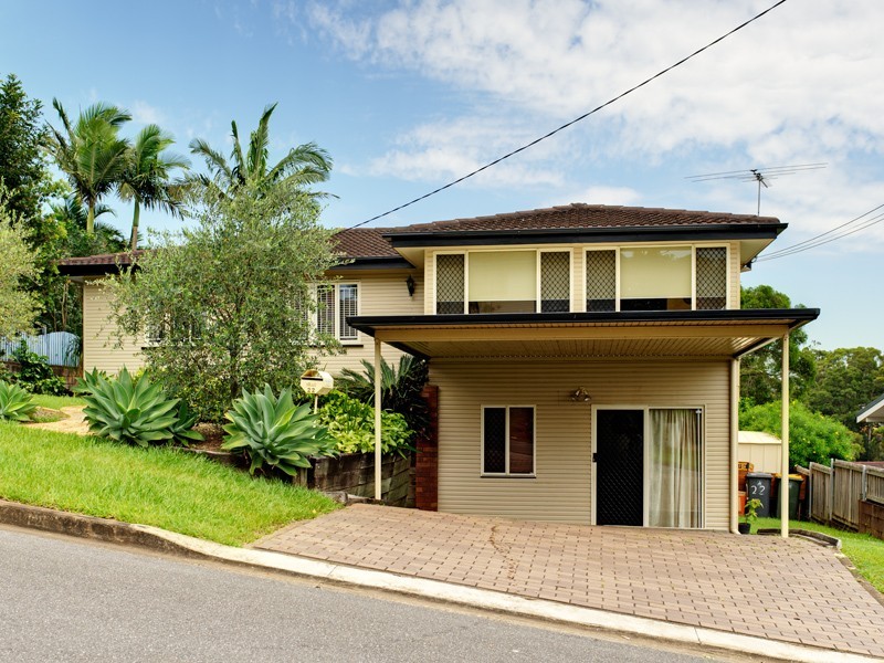 22 Pareena Crescent, Mansfield QLD 4122