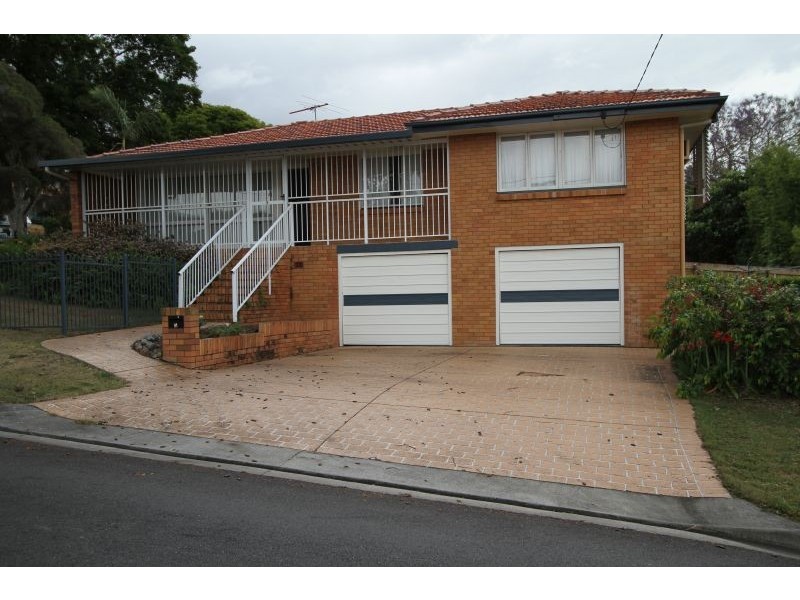 1 Koumala, Mansfield QLD 4122