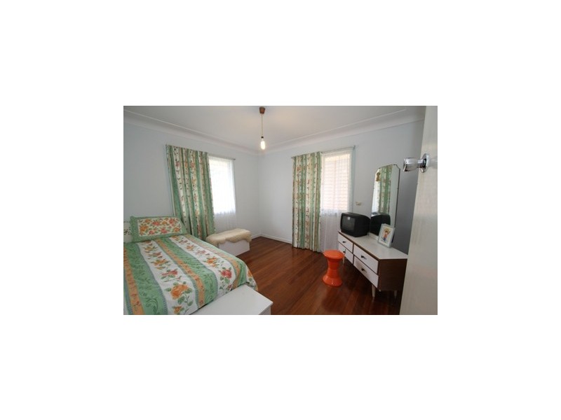 1 Koumala, Mansfield QLD 4122
