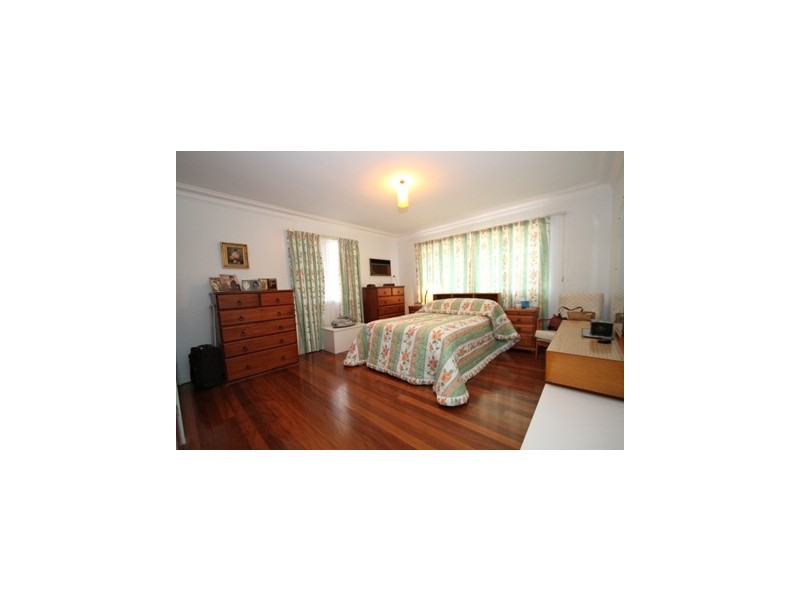 1 Koumala, Mansfield QLD 4122