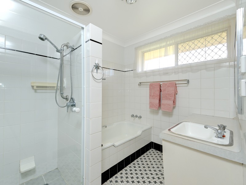 5 Menkira Street, Mansfield QLD 4122