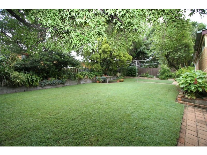 6 Koumala Street, Mansfield QLD 4122