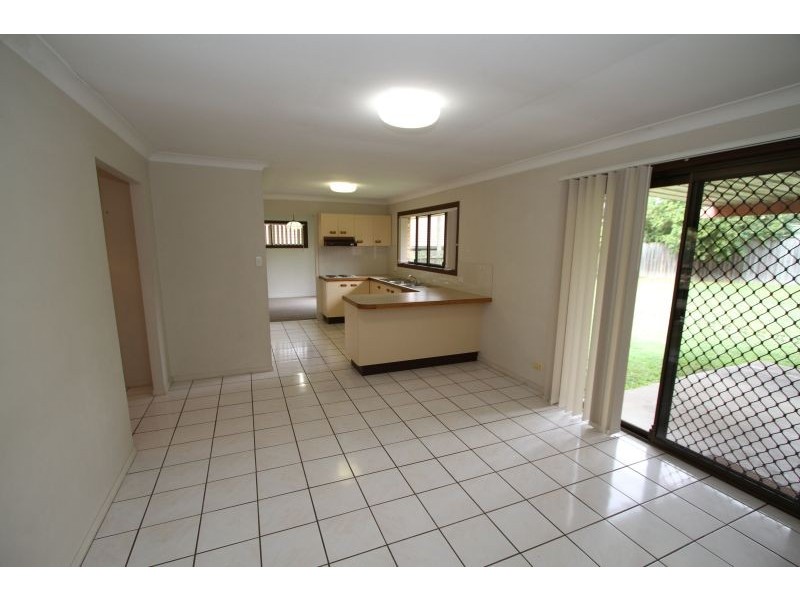 16 Roosevelt Drive, Stretton QLD 4116