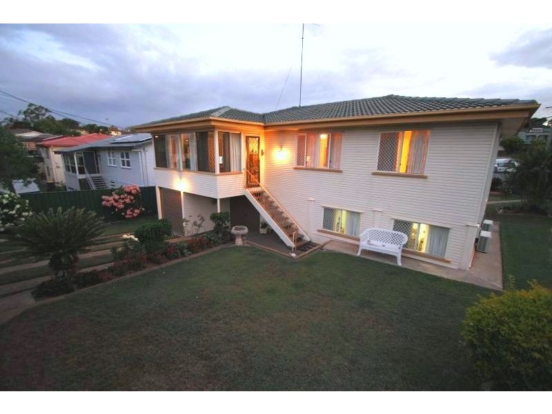 1 Olivella St, Mansfield QLD 4122